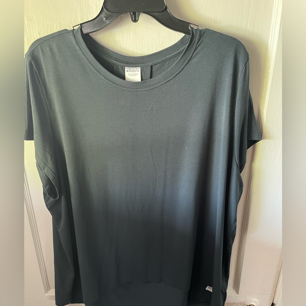 Athleta Womens’ Large dark teal/green top. Only worn 1-2 times.